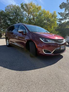 2017 Chrysler Pacifica Hybrid Platinum