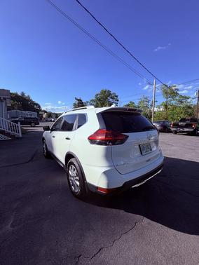 White 2017 Nissan Rogue SV