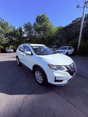 White 2017 Nissan Rogue SV