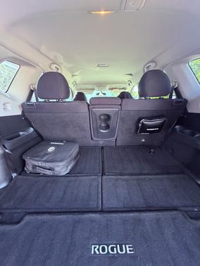 White 2017 Nissan Rogue SV