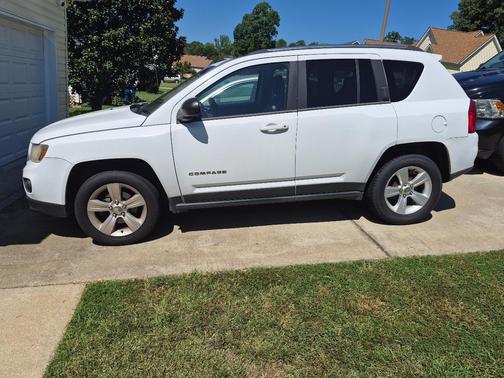 White 2014 Jeep Compass Sport