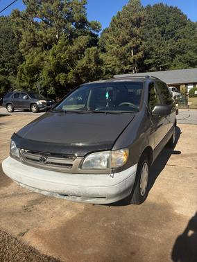 Gray 1999 Toyota Sienna XLE