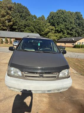 Gray 1999 Toyota Sienna XLE
