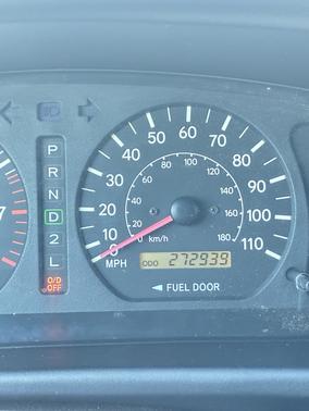Gray 1999 Toyota Sienna XLE
