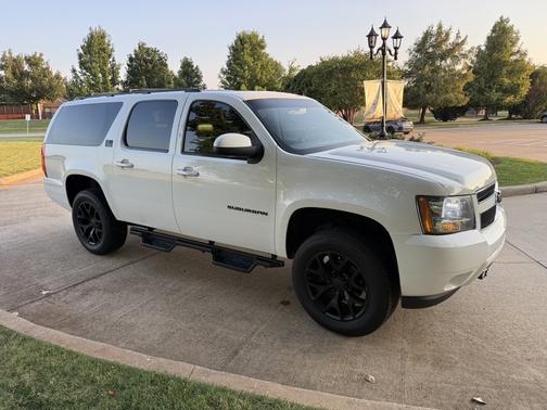 White 2013 Chevrolet Suburban 1500 LT