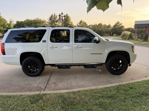 White 2013 Chevrolet Suburban 1500 LT