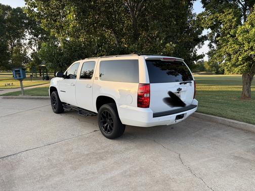 White 2013 Chevrolet Suburban 1500 LT