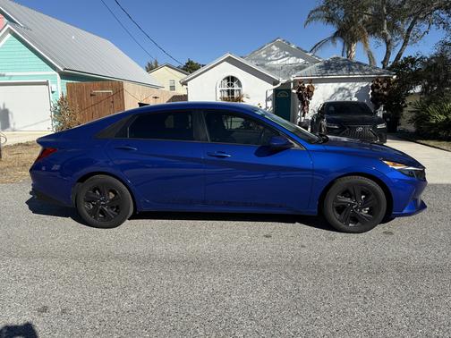 2022 Hyundai ELANTRA SEL