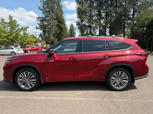 Red 2020 Toyota Highlander Hybrid Platinum