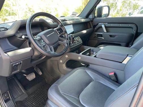 2023 Land Rover Defender X-Dynamic SE