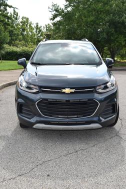 Gray 2022 Chevrolet Trax LT