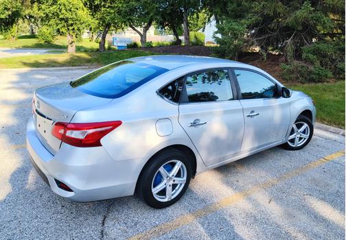Gray 2017 Nissan Sentra SV