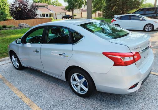Gray 2017 Nissan Sentra SV