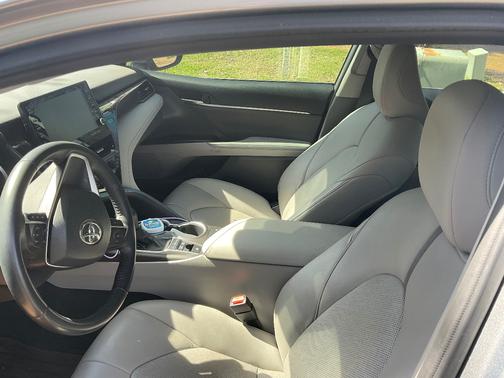 2023 Toyota Camry Hybrid XLE