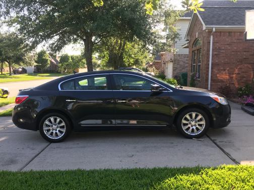 Photo 4 of 11 of 2013 Buick LaCrosse Leather