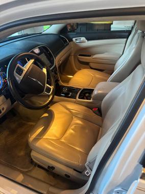White 2014 Chrysler 300 Base