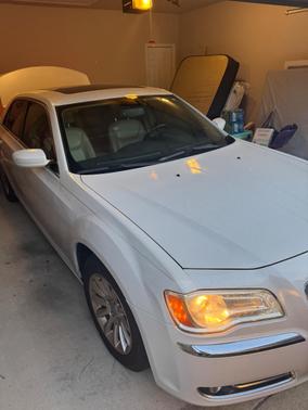 White 2014 Chrysler 300 Base