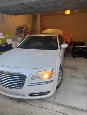 White 2014 Chrysler 300 Base