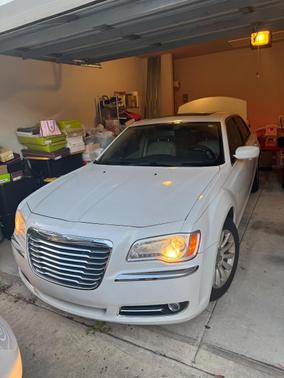 White 2014 Chrysler 300 Base