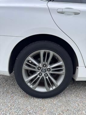 White 2016 Toyota Camry SE