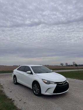 White 2016 Toyota Camry SE