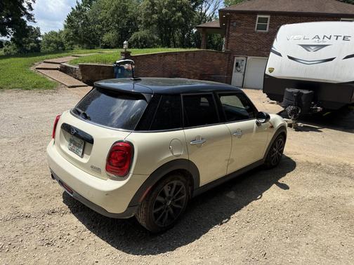 White 2019 MINI Hardtop Oxford Edition