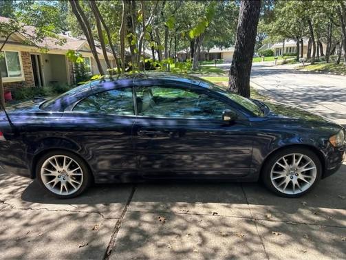 Blue 2006 Volvo C70 T5