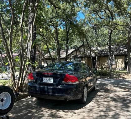 Blue 2006 Volvo C70 T5