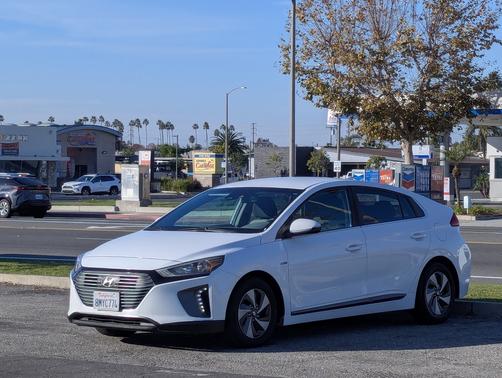 2017 Hyundai IONIQ Hybrid SEL