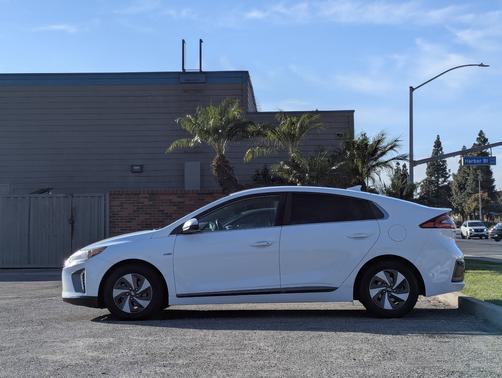 2017 Hyundai IONIQ Hybrid SEL