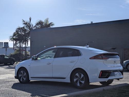 2017 Hyundai IONIQ Hybrid SEL