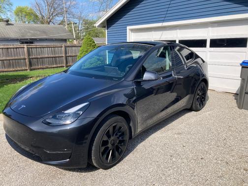 Gray 2024 Tesla Model Y Long Range