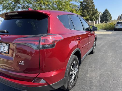2018 Toyota RAV4 LE