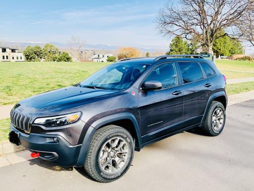 Photo 4 of 19 of 2020 Jeep Cherokee Trailhawk