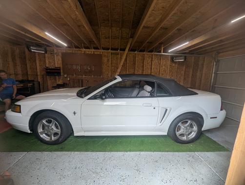 2000 Ford Mustang Base