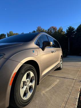 Silver 2018 Chrysler Pacifica Hybrid Touring L