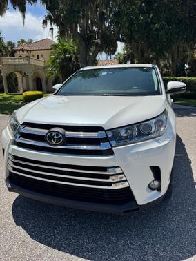 White 2018 Toyota Highlander Limited