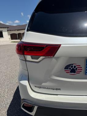 White 2018 Toyota Highlander Limited