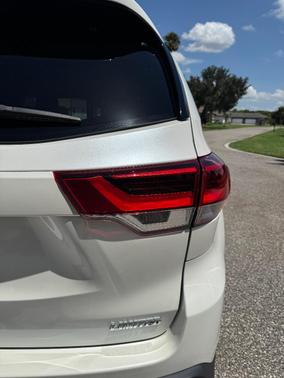 White 2018 Toyota Highlander Limited