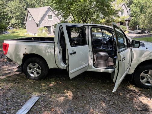 2005 Nissan Titan SE Crew Cab