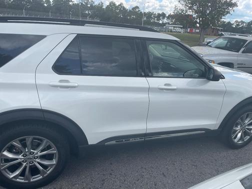 White 2020 Ford Explorer XLT