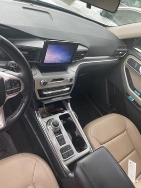 White 2020 Ford Explorer XLT