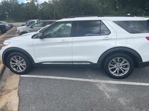 White 2020 Ford Explorer XLT