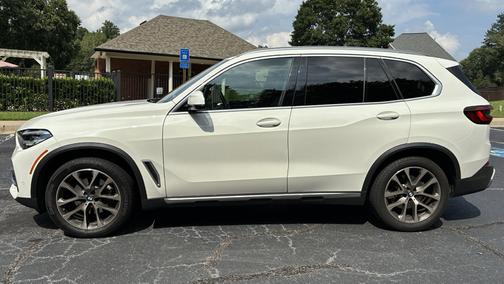 White 2021 BMW X5 xDrive40i