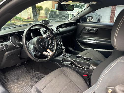 Black 2015 Ford Mustang V6