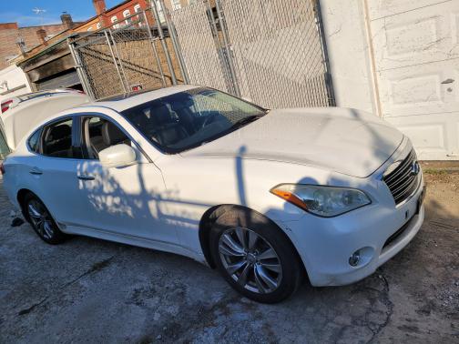 2012 INFINITI M37 x