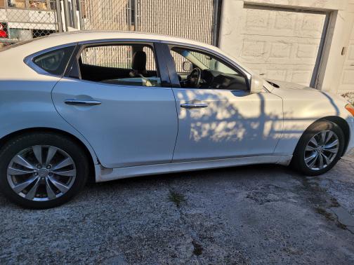 2012 INFINITI M37 x