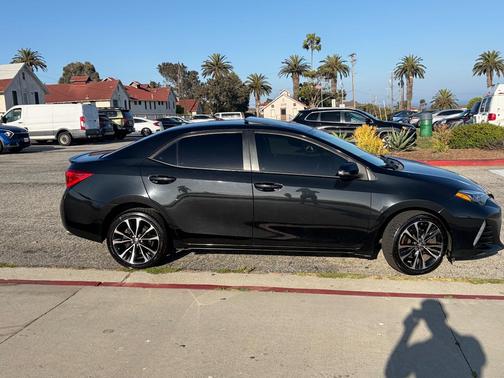 Black 2019 Toyota Corolla SE