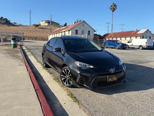 Black 2019 Toyota Corolla SE