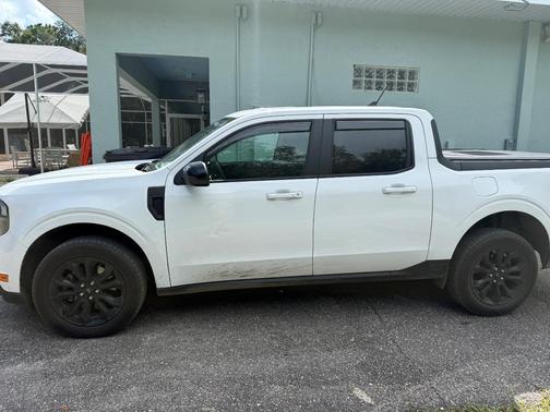 White 2024 Ford Maverick LARIAT